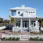 The Scarlett - Private Home At The Shores 3 Bedroom Home