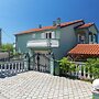 Nice Apartment With Swimming Pool for use