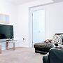 Camberley - 1-bed Annex - Sleeps 2 - Garden