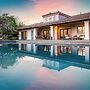 Wellsona Vineyard Retreat + Pool, Hot Tub, Views Main Home + Guest Hom