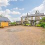 Country Farmhouse hot tub bbq hut