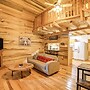 2 Mi to Kentucky Lake: Cozy Cabin w/ Deck!