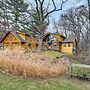 Walk to Saylorville Lake: Spacious Home w/ Deck!