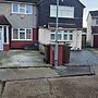 Spacious & Modern 2-bed House in Dagenham