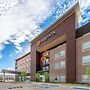 La Quinta Inn & Suites by Wyndham DeSoto