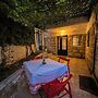 Les Bougainvilliers GuestHouse by Hansa