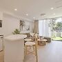 Luxurious Manly Retreat With Beachside Bliss