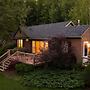 Twin Cabin I - Hot Tub Firepit Hiking Retreat