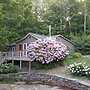 Back House Twin Cabin Ii-hot Tub Fireplace Hiking Retreat