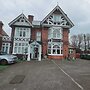 OYO Kingswood Hotel