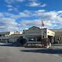 Hilltop Inn & Suites