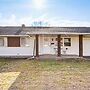 2 Mi to Downtown Logansport: Quiet Home w/ Grill