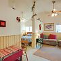 < 1 Mi to Horse Boarding: Cozy Yarnell Hideaway!