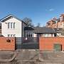 The Luxe 2-bed House in Reading, Cosy & Near Town