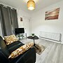 South Croydon - 2 Beds - Sleeps 4 - Street Parking
