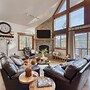 Denton by Avantstay Hot Tub Enclosed Deck w Fire Pit Near Skiing Lake