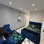 Gloucester - Apartment - Sleeps 2 - Parking - 97ws