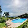 Lovely Flat With Shared Pool and Amazing Lake View