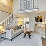 8 Mi to Dtwn Overland Park: Townhome w/ Yard!