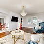 2 Mi to Village Park: Family & Pet-friendly Home