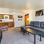 3 Mi to Lambeau Field: Ideally Located Townhome!