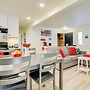 2 Mi to Lincoln Park Zoo: Family-friendly Home