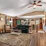 Lakeside Getaway Includes Hot Tub pet Friendly
