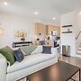 < 2 Mi to Dtwn: Modern Townhome in Knoxville