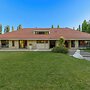 FLIPHAUS Wine Country Mansion 27pax