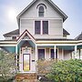 Walk to Parks & Cafes: Historic Jeanerette Home