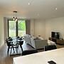 Modern and Sleek 2 Bed Apartment