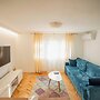 VP Apartment - A Forest Retreat in the Heart of the City!