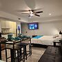 Exec Suite King Bed Hot Tub Gym Laundry
