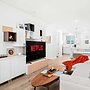 Chic Modern Retreat With Stunning Views 1360 Sqft