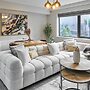 Host Stay Chic Townhouse by the Docks
