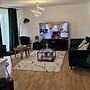 2 Beds, Sleeps 5, Pets Ok, Balcony & Free Parking