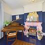 Unique 2 bed Leigh-on-sea- With Real Piano