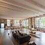 Design Loft With Private Parking