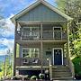 Ideal Location & Mountain Views: Chattanooga Home!