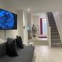 Spacious1br-6guests-walktoshops-fastwifi