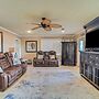 Luxury Lakefront 4br: Hot Tub, Game Room & Wi-fi