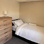 5 Bedroom Cosy Bloxwich Stay - Wifi & Free Parking