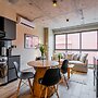 w Majestic 1BR w Great Pool in Centriqo
