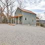 Covered Porch & Fire Pit: Cabin in Richland