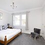 Modern Flat with Free Parking