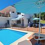 2 Bed Villa - Sleeps 5 - Private Pool & Garden