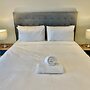 Easy Stay- The Monroe