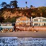 Unbeatable Beachfront Bliss w/ Ocean Views, Luxe Interiors & Patio Bea