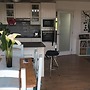 Coastal Hideaway - Sleeps 4 & Free Parking