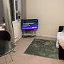 Modern Apt - City Views - Parking - Sleeps 3